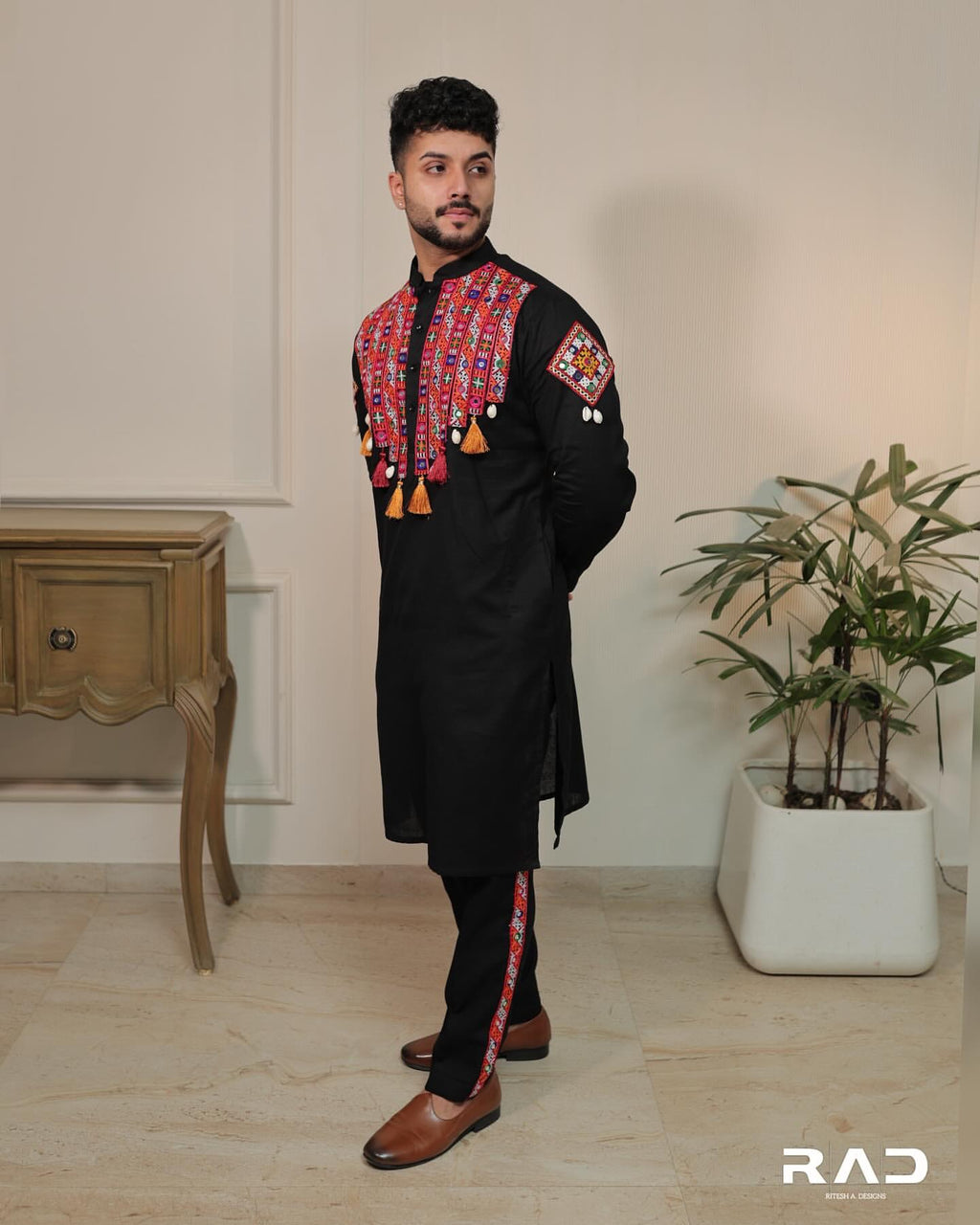 Samardh Garba Black Tassel Kurta Set.