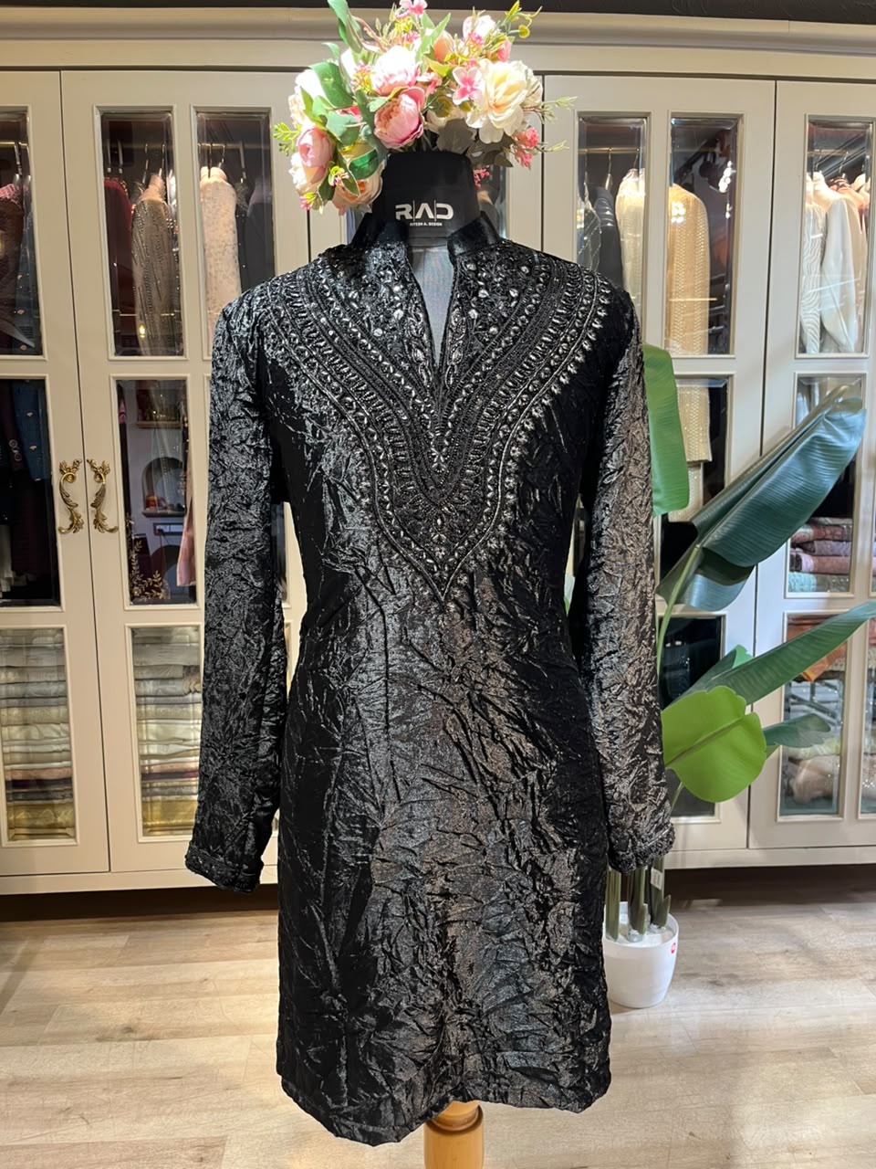 Zar-e-Siyah Kurta